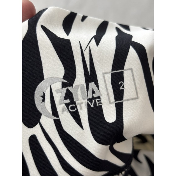 Zyia black and white print crop leggings size 2 0302 - Picture 5 of 9